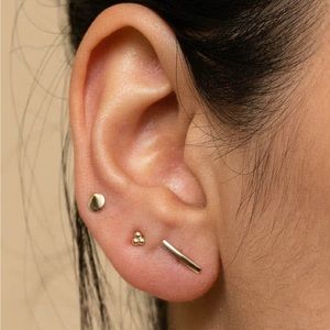 Mejuri 14k gold bar stud earrings